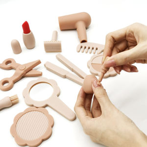 12 pièces Kit de maquillage et de salon en silicone Offre Spéciale avec fard à lèvres <span class=keywords><strong>pour</strong></span> fille jouets de simulation avec sac de rangement en tissu <span class=keywords><strong>pour</strong></span> tout-petit - Product Image 3