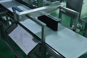 Alüminyum Folyo Gıda Ambalajları için Ağır Hizmet Tipi <span class=keywords><strong>Metal</strong></span> Dedektörü - Yüksek Hacimli Gıda Üretim ve Paketleme Tesisleri için İdeal - Product Image 6