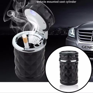 Cendrier de voiture portable avec cendrier léger <span class=keywords><strong>extracteur</strong></span> de <span class=keywords><strong>fumée</strong></span> porte-cigarette boîte véhicule cendrier porte-gobelet décoration intérieure de voiture - Product Image 6