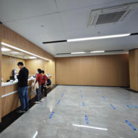Revêtement mural hygiénique moderne en PVC antimicrobien à 99,9 %, imperméable, anti-moisissure, résistant aux produits chimiques, pour la décoration des laboratoires et des usines alimentaires