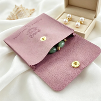 Pochette à bijoux en microfibre de qualité supérieure avec bouton-pression et séparateur intérieur, sac à bijoux personnalisé avec logo en relief pour boucles d'oreilles, bagues, colliers