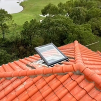 Puits de lumière électrique à ouverture verticale avec télécommande, capteur de pluie et fermeture automatique, en aluminium, sur mesure, pour entrepôt extérieur