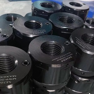 Tuerca hidráulica autoblocante métrica de rosca derecha con brida redonda, acabado en óxido negro, para aplicaciones de minería, mecanizada por CNC, con accionamiento manual. - Product Image 3