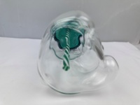 Gobelet en verre transparent motif ours de dessin animé avec paille rayée verte et chapeau – Design mignon, sans danger pour les aliments et réutilisable – Cadeau d'affaires unisexe