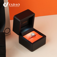 Boîte à bijoux LED haut de gamme YADAO en cuir et velours, étui cadeau pour bague et pendentif avec éclairage, vente en gros