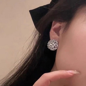 Orecchini a Perno Geometrici Rotondi per Donne, Design Elegante per Feste e Uso Quotidiano, Accessori per Orecchie - Product Image 2