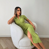 Robe midi moulante à col et manches courtes pour femme, froncée avec fente latérale