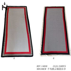 Sciarpa Lunga in Broccato Pied-de-Poule 90x180cm, Accessorio di Moda per Donne - Product Image 3