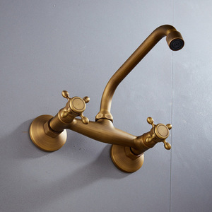 <span class=keywords><strong>Robinet</strong></span> d'évier de cuisine à double poignée en laiton antique <span class=keywords><strong>Robinet</strong></span> d'évier de cuisine moderne pivotant <span class=keywords><strong>mural</strong></span> pour eau chaude et froide Robinets de lavabo en céramique à double trou - Product Image 6