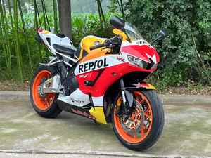 Motocicleta Deportiva de Carreras Honda1CBR600RR de 600cc y Cuatro Cilindros con <span class=keywords><strong>Carenado</strong></span> Completo - Product Image 4