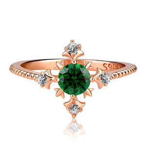 Anello Scintillante Verde per Donne, Gioielli Eleganti alla Moda, Vendita all'Ingrosso - Product Image 1