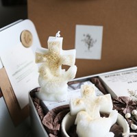 Vente chaude transfrontalière : Bougie d'aromathérapie artisanale en cire de soja, sans fumée, décorative, motif Colombe de la Paix et Croix de Pâques, blanche