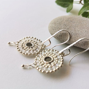 Pendientes de cuentas Miyuki, felicidad hecha a mano - Product Image 1