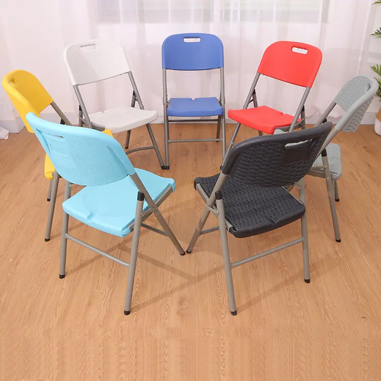 Commercio all'ingrosso pieghevole impilabile sedia da giardino portatile in resina di plastica bianca sedie pieghevoli per eventi di nozze