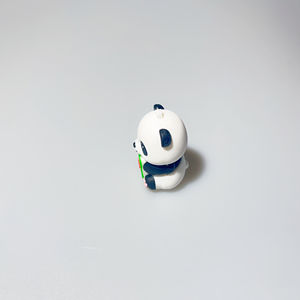 Llavero de la Fortuna con Panda Jugando al Mahjong para Atraer la Riqueza - Colgante para Llaves de Coche, Adorno Decorativo para Mochila Hecho de PVC o Resina - Product Image 3