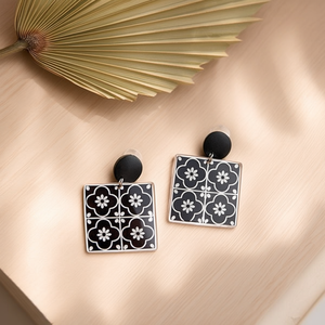 Orecchini pendenti quadrati neri e bianchi con motivo floreale in resina acrilica, gioielli di moda da donna, 12 pezzi - Product Image 3