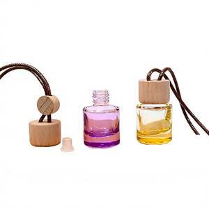 Diffuseur d'air frais vide, flacons de parfum colorés à suspendre pour voiture avec couvercles en bois - Product Image 1