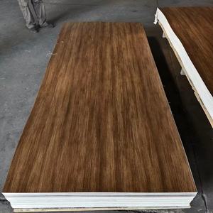 Hoja de pared de PVC decorativa de alto brillo Patrón de <span class=keywords><strong>madera</strong></span> Formicate <span class=keywords><strong>Laminado</strong></span> Servicio de procesamiento de corte personalizado - Product Image 1