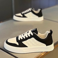 Nouvelles chaussures blanches respirantes pour hommes, tendance et polyvalentes, chaussures de sport à semelle épaisse, chaussures décontractées, baskets, chaussures tendance