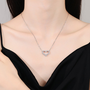 Collar Romántico con Colgante de Moissanita en Forma de Corazón, Chapado en Plata S925, Corte Brillante, Certificado por Terceros, Regalo de Boda - Product Image 4