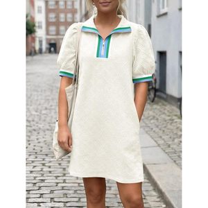 Robe d'été pour femme, mini-robe à manches bouffantes, col en V avec fermeture éclair quart de tour, texture décontractée, coupe ample, respirante, tissée - Product Image 2