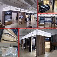 Stand d'exposition modulaire 10x20 en aluminium sur mesure avec étagère en tissu SEG rétroéclairée pour publicité et salons professionnels