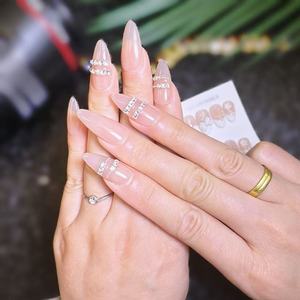 10 pièces/boîte <span class=keywords><strong>Faux</strong></span> <span class=keywords><strong>ongles</strong></span> à presser faits main, style <span class=keywords><strong>long</strong></span>, rose nude français, ornés de diamants, forme amande, pour l'exportation - Product Image 2
