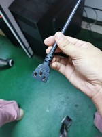Connecteur à angle de 90 degrés en forme de L IEC C13 utilisé dans un espace restreint pour le cordon de câble d'alimentation d'imprimante de moniteur TV PC