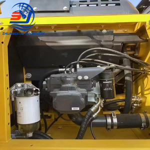 Excavadora de cadenas KOMATSU PC240LC de 24 toneladas, usada, modelo 2022, 118kW de potencia, capacidad de cazo de 0.5m, componente principal del motor, color amarillo. - Product Image 4