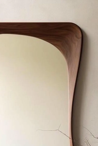 <span class=keywords><strong>Miroir</strong></span> corporel asymétrique unique avec bordure en bois courbée, sur pied, pour la maison moderne, le salon, les projets hôteliers - Product Image 6