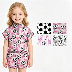 Conjunto de Ropa de 2 Piezas para Niñas: Camiseta Casual de Verano con Estampado de Fútbol y Lazos, y Pantalones Cortos con Borde Festoneado, Ideal para Combinar con Hermanas - Product Image 1