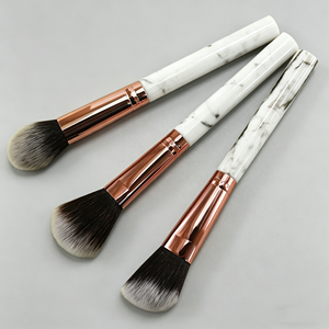 <span class=keywords><strong>Pinceau</strong></span> de <span class=keywords><strong>maquillage</strong></span> effet marbre - <span class=keywords><strong>Pinceau</strong></span> moelleux de luxe pour blush, contour, highlighter et poudre libre - Product Image 4
