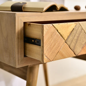 โต๊ะข้างเตียงไม้เนื้อแข็งสไตล์โมเดิร์นฟาร์มเฮาส์ ทำด้วยมือ ทนทาน พร้อมลิ้นชัก เหมาะสำหรับอพาร์ทเมนต์ ห้องนอน ห้องนั่งเล่น และโรงแรม - Product Image 6