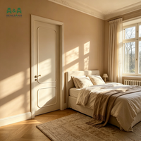 Porte intérieure de luxe en bois massif de style classique avec cadre et quincaillerie, porte en bois blanc avec motif sculpté