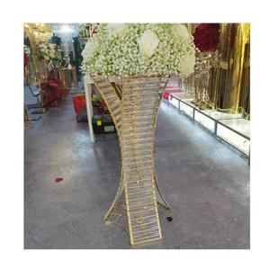 Centres de table de mariage porte-fleurs géométrique en métal doré 80cm de haut support en cristal - Product Image 1