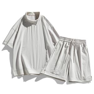 Camiseta de seda helada con logo personalizado y pantalones cortos, conjunto de dos piezas para hombre, de verano, de marca, de secado rápido, informal y elegante. - Product Image 1