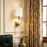 Lámpara de pared moderna de LED de cobre y acrílico, lámpara de pared de tela con pantalla de tela, elegante accesorio de iluminación interior para dormitorio, diseño de hotel