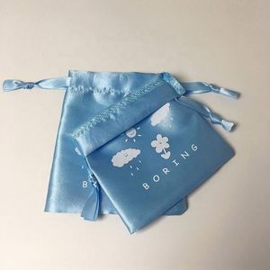 Pochette en satin avec impression de logo personnalisé, sac cadeau de luxe bleu clair, sac en satin de soie à cordon pour bijoux - Product Image 6