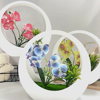 Orchidée papillon à 5 fleurs à 2 tiges, plante artificielle en plastique à aiguilles de pin, ornement décoratif de bureau, plante en pot, style bonsaï mural
