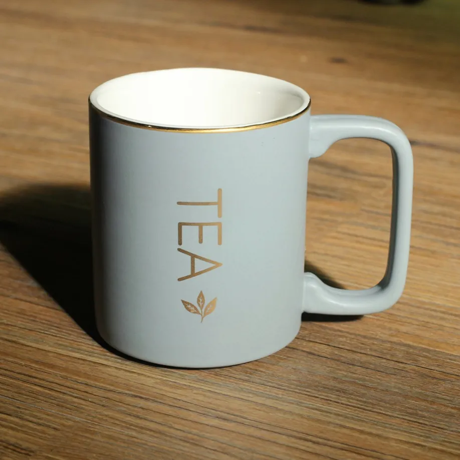350ml Mattrosa Farbe Porzellan Kaffeetasse Gedrucktes Logo Stapelbare Keramik-Tee tasse mit quadratischem Griff Benutzer definiertes Logo Akzeptieren