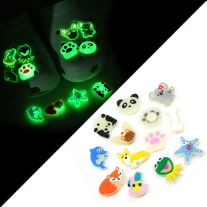 Chien Fluorescent Koala Fox Panda Animal Series Luminous Glow in the Dark Silicone Shoe Charms Boucles pour décorations de chaussures - Product Image 1