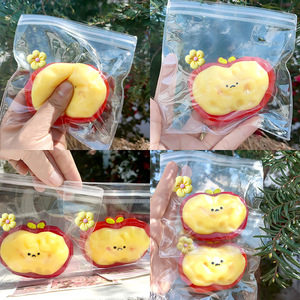 Jouet Squishy Pomme Rouge Adorable en TPR – Cadeau Créatif Anti-Stress pour Enfants de 5 à 7 Ans – Améliore l'Humeur Facilement - Product Image 2