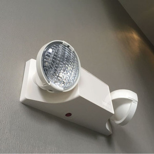 Fabrika Fiyatlı <span class=keywords><strong>LED</strong></span> Çift Başlı Acil Durum Lambası 3 Saat Çalışma Süreli Yüksek Kaliteli Şarj Edilebilir - Product Image 1