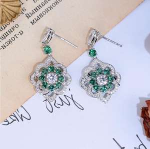 ต่างหูเงินแท้ชุบทองประดับเพชรสังเคราะห์นาโนสีเขียวคิวบิกเซอร์โคเนีย - Product Image 4