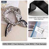 Foulard carré mini en soie de mûrier 100% motif Paisley, faible MOQ, OEM ODM, échantillon en 7 jours, base beige, logo personnalisé, ourlet roulé à la main, châle de cou pour femme