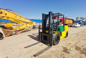 Reliable Used 5T <b>Forklift</b> with 600mm Load Center and 7280kg Operating Weight for Heavy Material Handling - Product Image 5