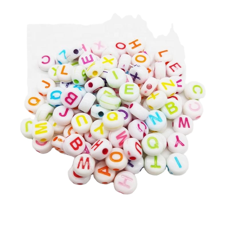 Акриловые бусины с буквами ручной работы