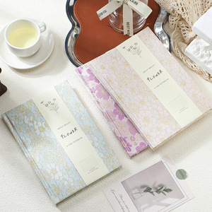 桜の刺繍が施されたゴールドトリムの布製カバー付きノート1冊 - Product Image 4