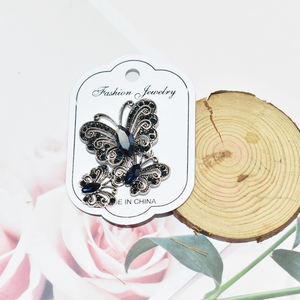 Broche con inicial inglés personalizado de 26 perlas simuladas de alta calidad, joyería de moda moderna para mujeres, regalos de libertad - Product Image 5