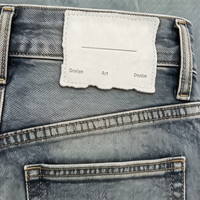 Étiquettes de vêtements en cuir écologique avec logo personnalisé, finition imprimée en relief ou débossée, couleur et forme personnalisées pour vêtements et sacs